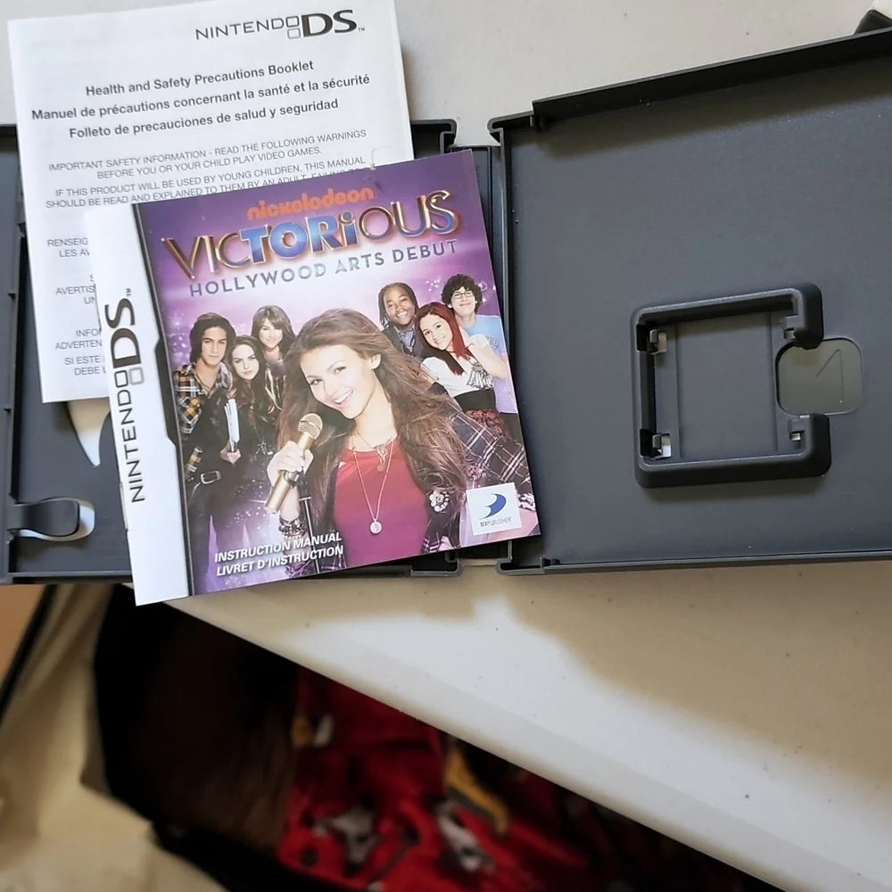 Nintendo DS cases and Booklets has no games set of 6